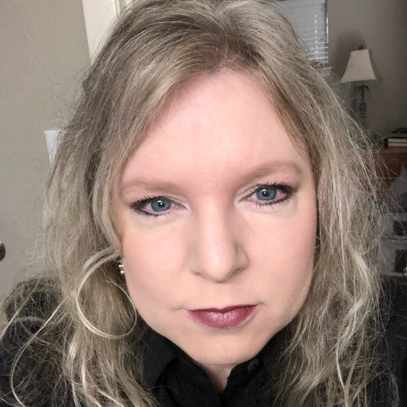 Meet your Posher, Angela - Picture 1 of 2